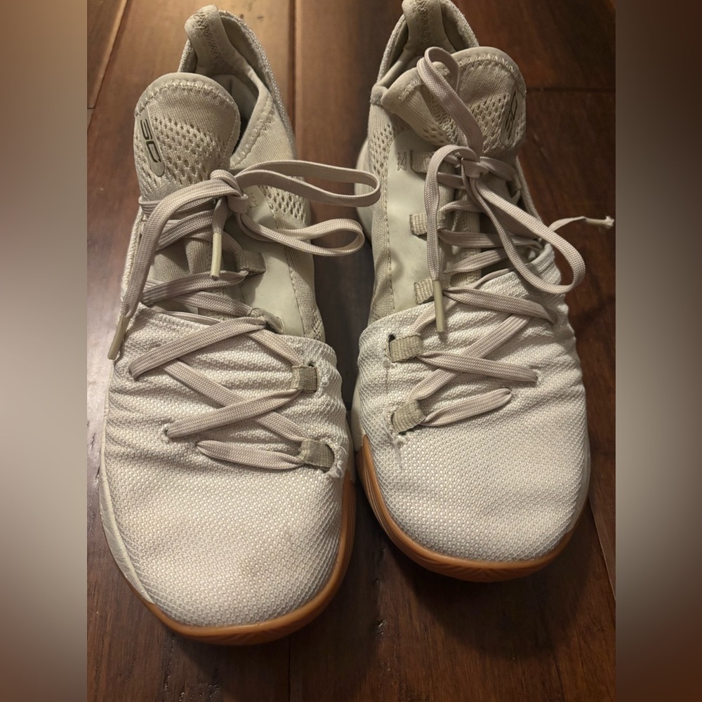 Under Armor size 5 youth shoes